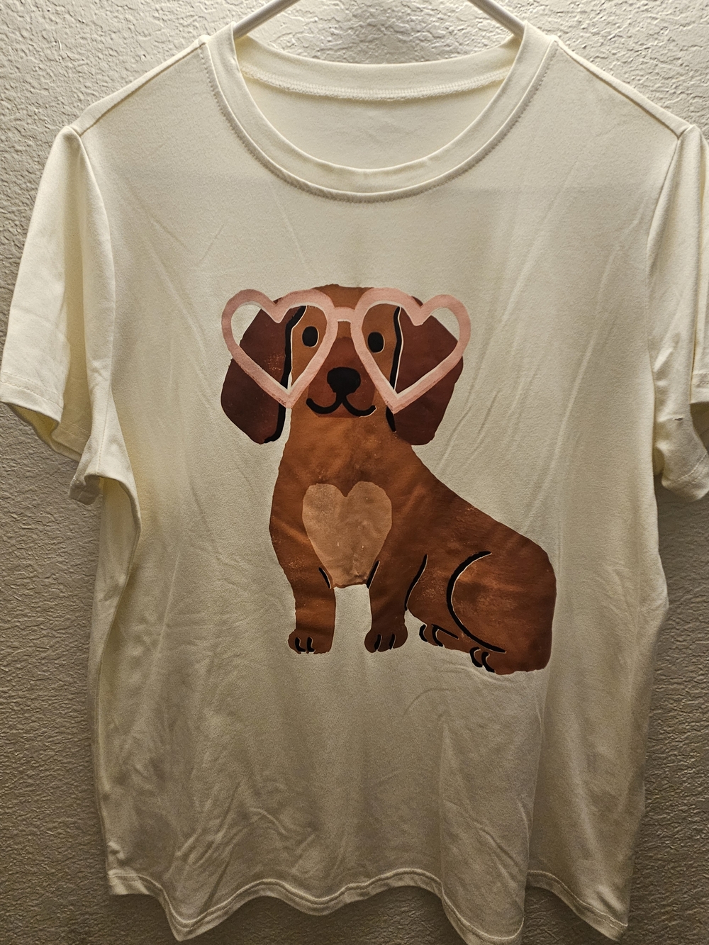 Dog Graphic Tee - Cream with Brown Dachshund and Pink Hearts